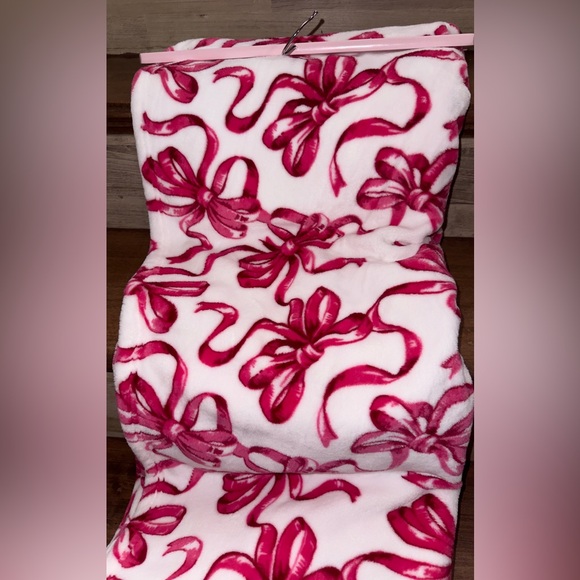 Super Cute Betsey Johnson Pink Bows Plush Throw Blanket - 50”x70” - NEW - Picture 6 of 8